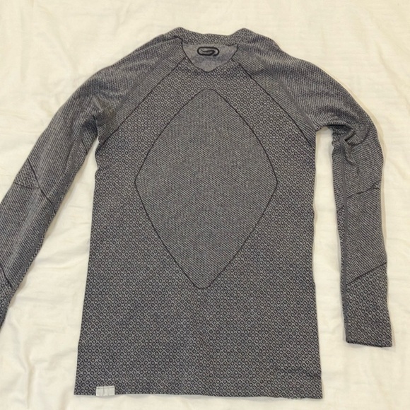 Kalenji size small women’s gray ventilated running top Long Sleeve shirt - Picture 11 of 16